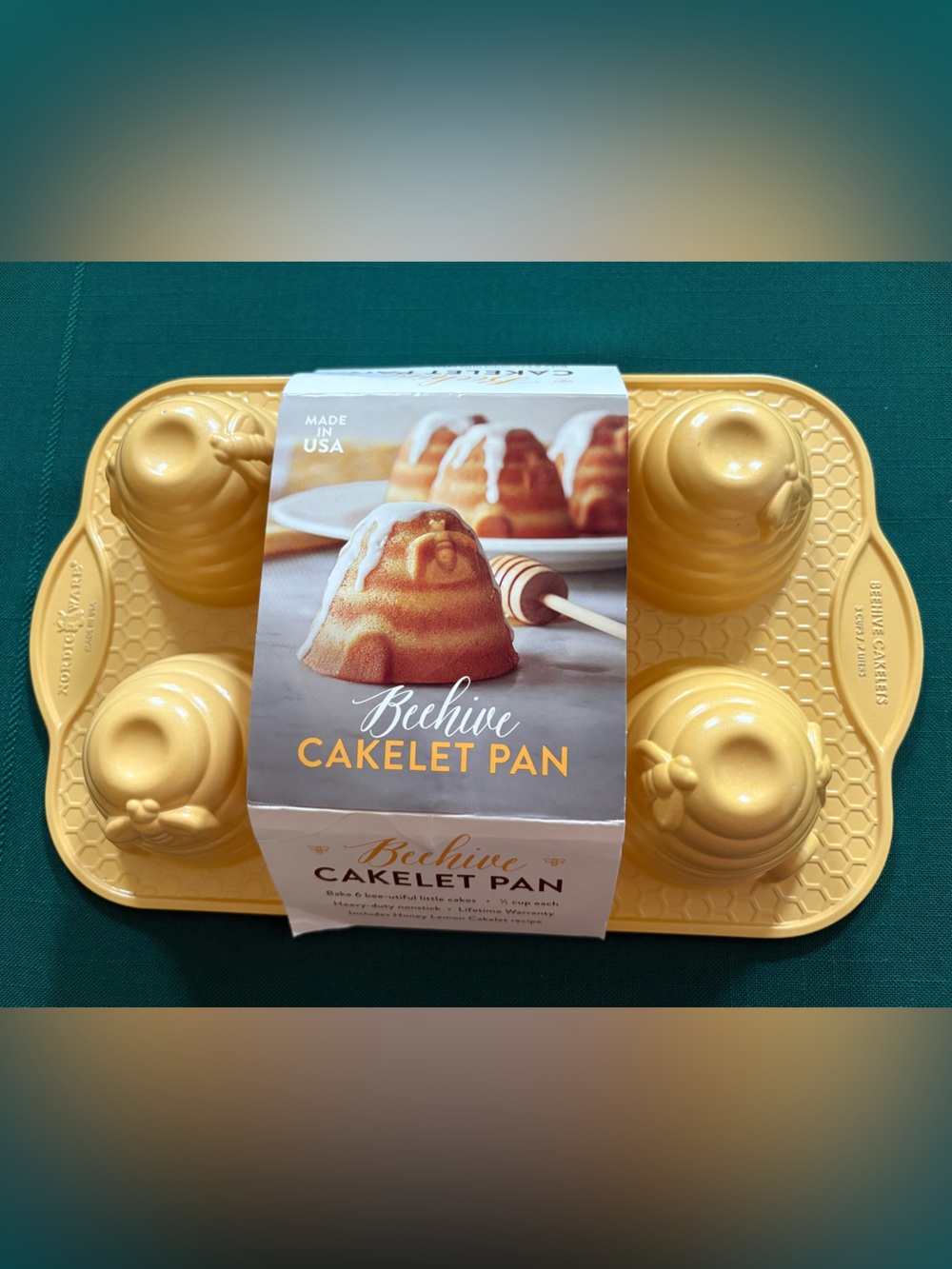 NEW Nordic Ware Cast Bakeware Beehive Cakelet Pan NWT